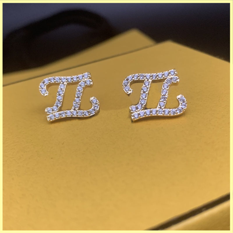 Studs Earrings Men Designer Diamond Earrings For Women Engagements For Bride Luxury Jewelry 925 Silver Earring Hoops Brand With Box
Studs Earrings Men Designer Diamond Earrings For Women Engagements For Bride Luxury Jewelry 925 Silver Earring Hoops Brand With Box