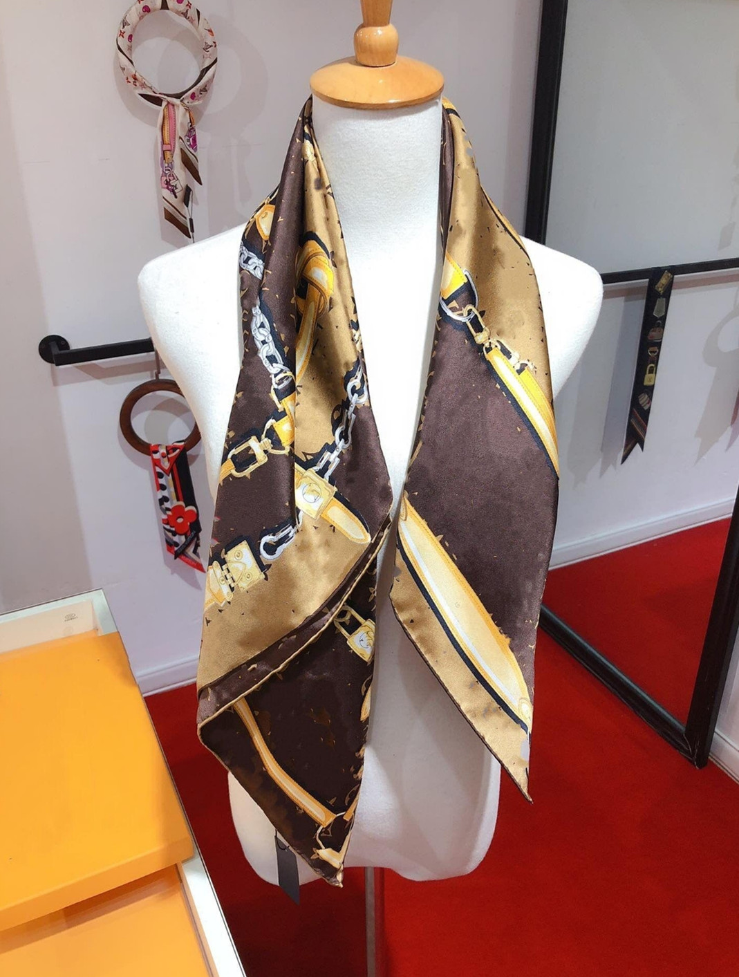 2021 new fashion, big brand square scarves 90*90cm light luxury twill silk scarf multi-functional scarf high-end boutique gift scarf, Blue;gray
2021 new fashion, big brand square scarves 90*90cm light luxury twill silk scarf multi-functional scarf high-end boutique gift scarf, Blue;gray