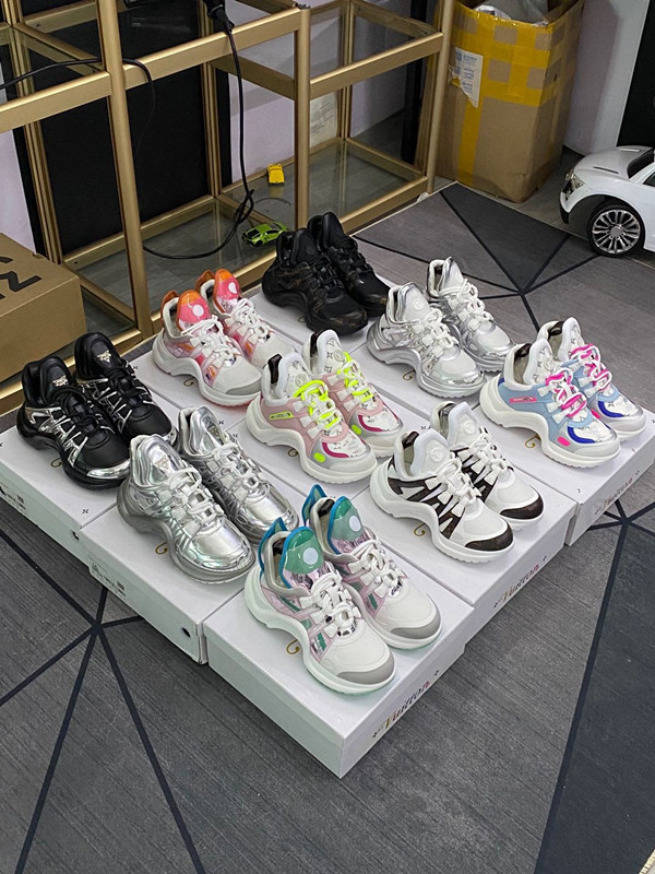 Women casual father shoes sneakers beautiful platform arched walking shoes leather spliced dresses tennis shoes Chaussures dimensions 35-41, It is box not shoes
Women casual father shoes sneakers beautiful platform arched walking shoes leather spliced dresses tennis shoes Chaussures dimensions 35-41, It is box not shoes
