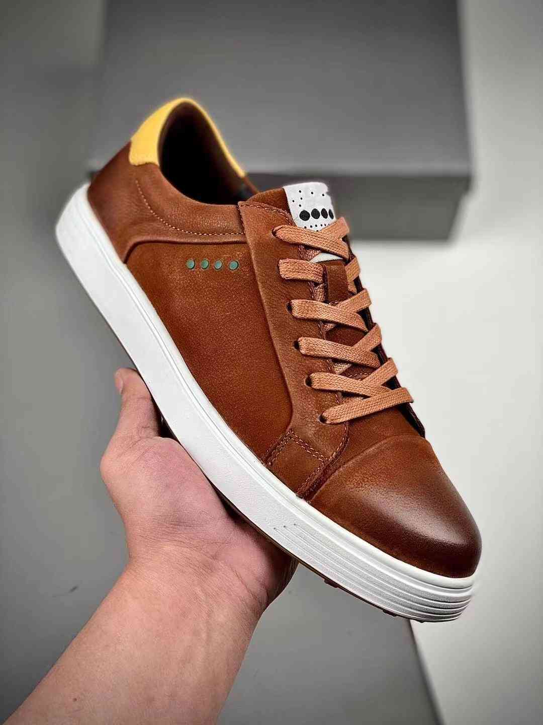 Golf shoes 2021 New Gentlemen Shoes Fashion Sports Plate Leather Walking Non-Slip Board Casual Running Measure -44 0908, Brown.
Golf shoes 2021 New Gentlemen Shoes Fashion Sports Plate Leather Walking Non-Slip Board Casual Running Measure -44 0908, Brown.