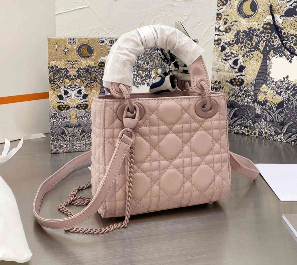 Designer Luxury Fashion Brand Handbags Wallets Ladies Shoulder Bags Leather Belt Houndstooth Fabric Crossbody Saddle Hand To Improve Quality, Red;black
Designer Luxury Fashion Brand Handbags Wallets Ladies Shoulder Bags Leather Belt Houndstooth Fabric Crossbody Saddle Hand To Improve Quality, Red;black
