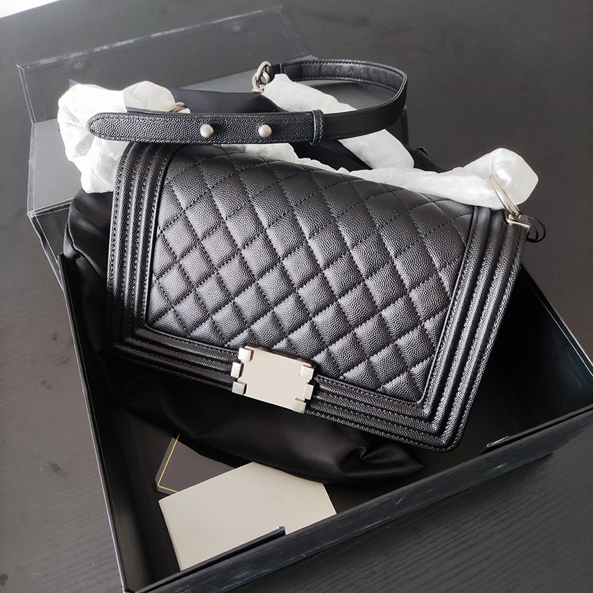 5A Designer Bags Crossbody chain bag 67086 Luxuries Designers Women handBag shoulder handbags lambs caviar leather purse wallets with box, Black v grid gold chain
5A Designer Bags Crossbody chain bag 67086 Luxuries Designers Women handBag shoulder handbags lambs caviar leather purse wallets with box, Black v grid gold chain