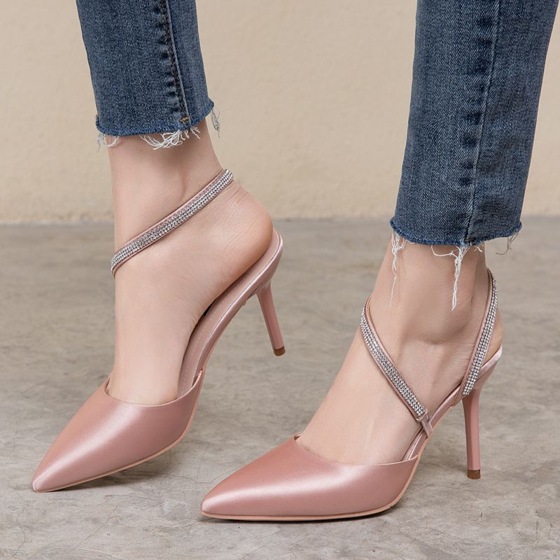 Sandals Sandálias de diamante das mulheres verão novo francês apontou cetim salto alto fino sapatos noiva s femininos DBSP, 1# shoe box
Sandals Sandálias de diamante das mulheres verão novo francês apontou cetim salto alto fino sapatos noiva s femininos DBSP, 1# shoe box