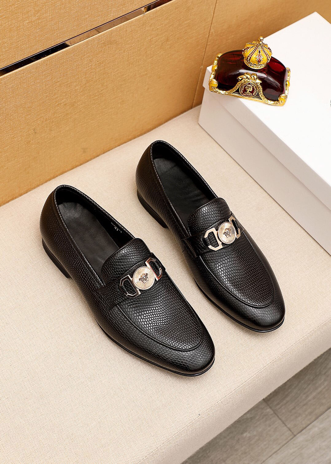 New 2021 men's fashion groom wedding party genuine leather dress shoes male brand designer formal business casual flats size 38-44, Black
New 2021 men's fashion groom wedding party genuine leather dress shoes male brand designer formal business casual flats size 38-44, Black