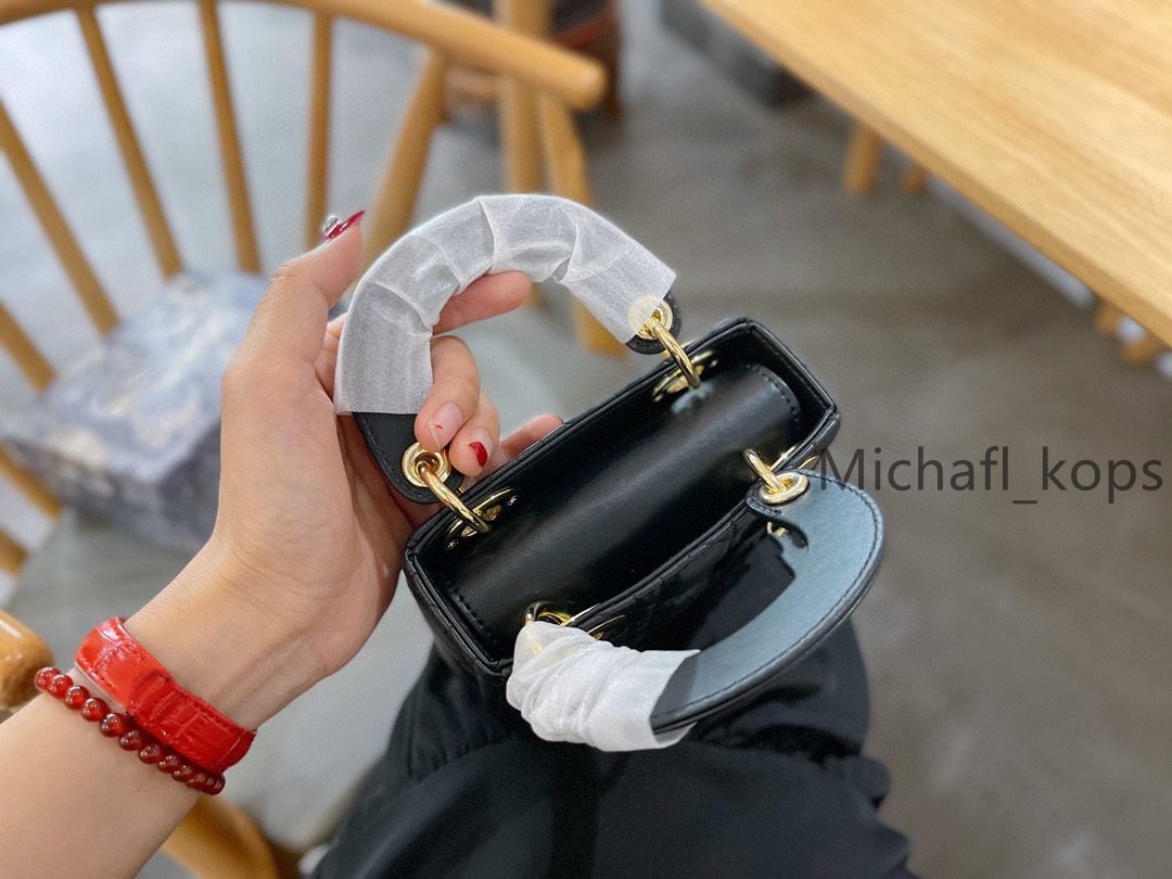 Women Mini 12cm Designer Bags Fashion Small Tote Micro Handbag High Quality Genuine Leather Ladies Shoulder Crossbody Bags Handbags Purses Wallet, Red
Women Mini 12cm Designer Bags Fashion Small Tote Micro Handbag High Quality Genuine Leather Ladies Shoulder Crossbody Bags Handbags Purses Wallet, Red