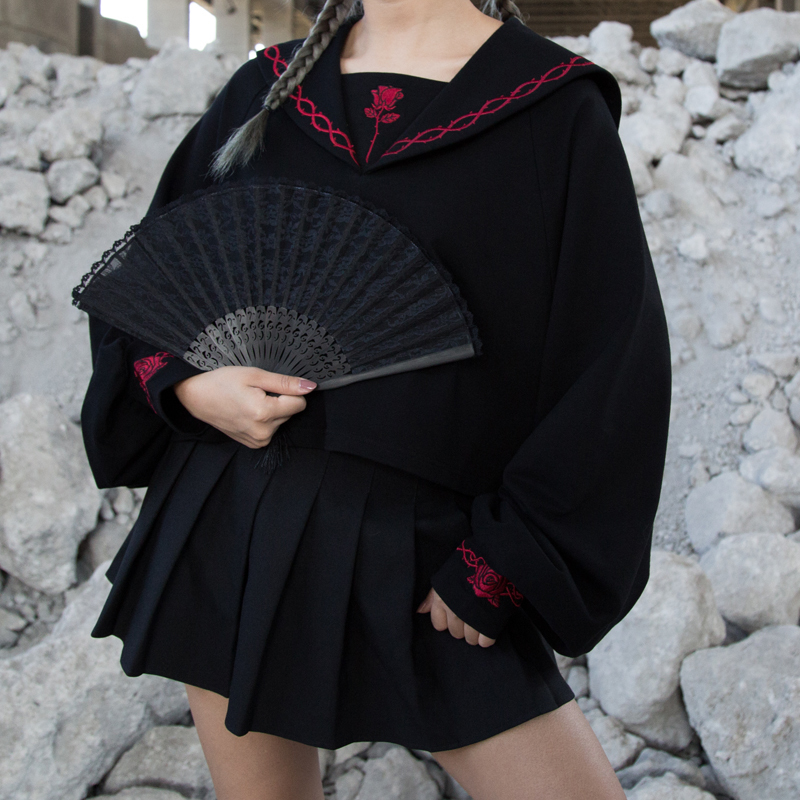 Harajuku Pullover Women Loose Black Sweatshirts Japanese Preppy Style Rose Thorns Embroidery Short Sweatshirt for Gothic Girl 201102