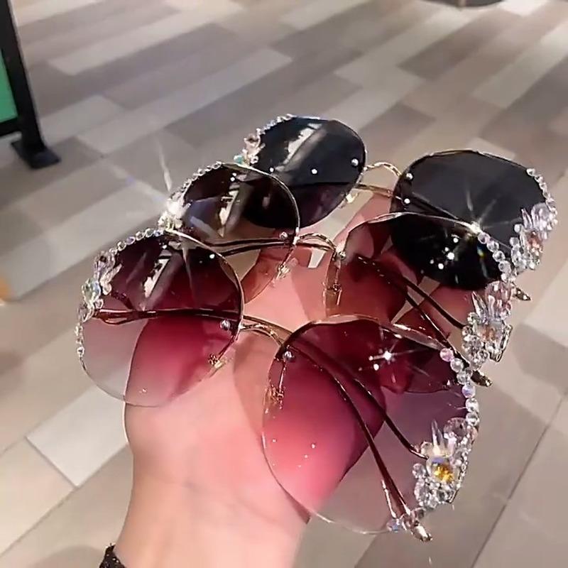 Sunglasses 2022 Fashion Diamond Trimming Women Shiny Rhinestone Summer Sun Shades Glasses Lady Uv400
Sunglasses 2022 Fashion Diamond Trimming Women Shiny Rhinestone Summer Sun Shades Glasses Lady Uv400