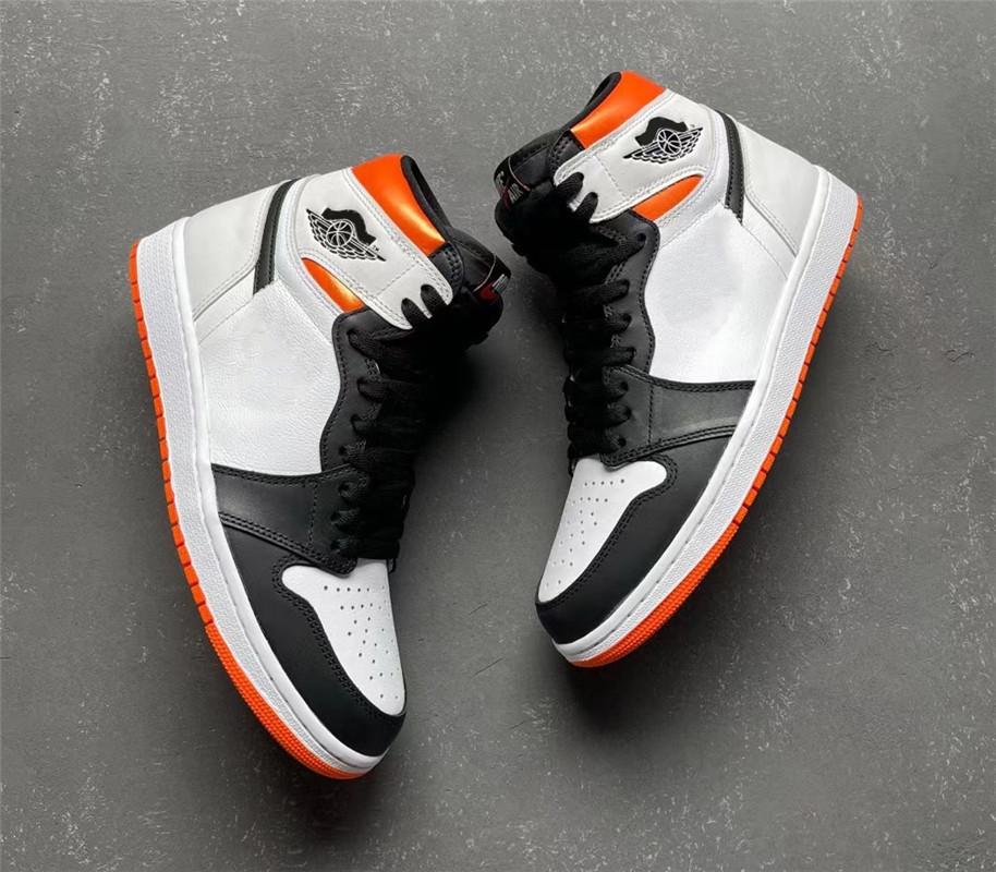 Wholesale 1 Electro Orange 1s Man Basketball Shoes White Real Leather Sports Sneakers 555088-180 Size 7-12us
Wholesale 1 Electro Orange 1s Man Basketball Shoes White Real Leather Sports Sneakers 555088-180 Size 7-12us
