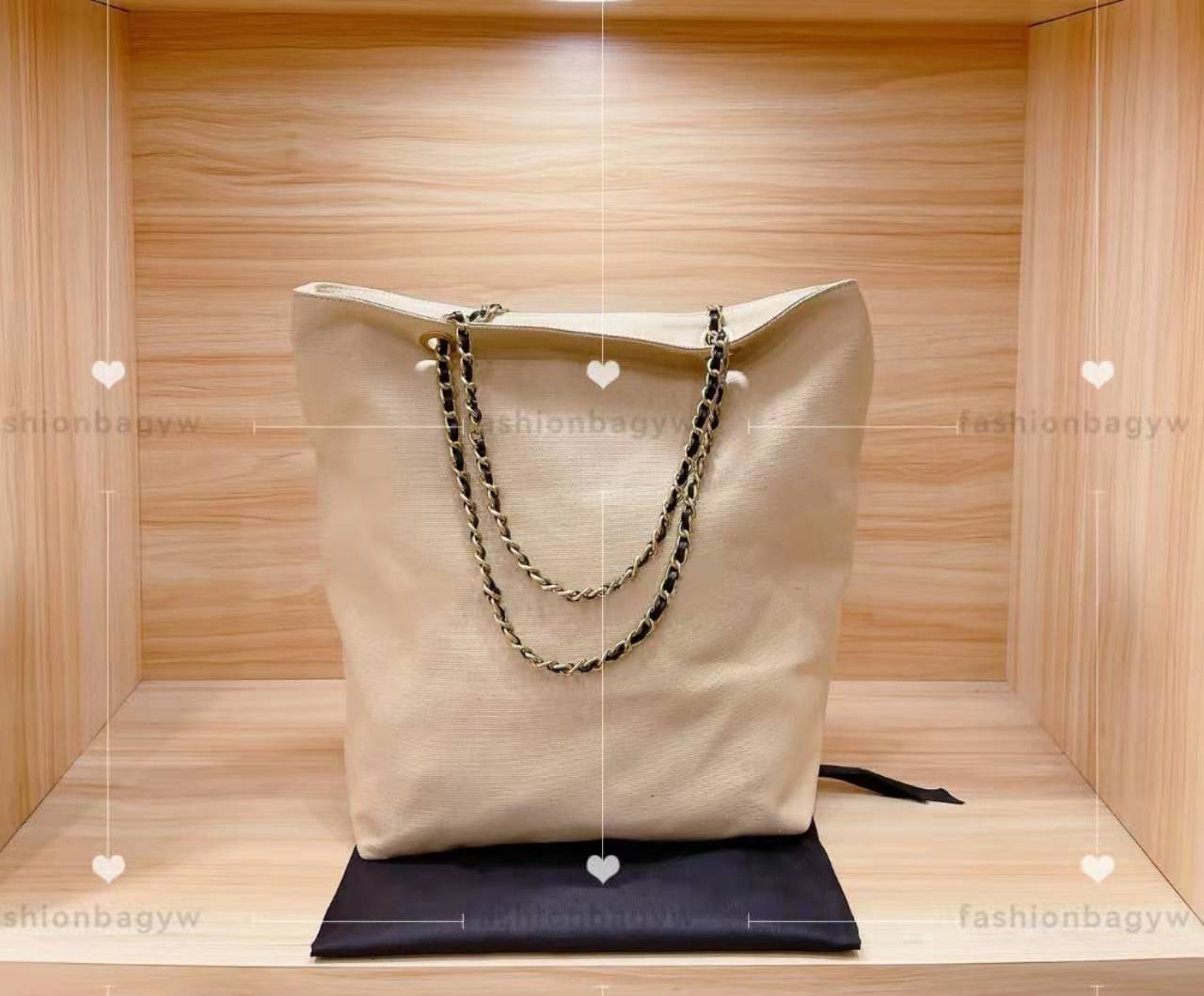 Canvas beach bag Simple designer women oversized shoulder bags 28cm Plain apricot Fashion chain toth lettering print design Light cloth handbag, 11111111
Canvas beach bag Simple designer women oversized shoulder bags 28cm Plain apricot Fashion chain toth lettering print design Light cloth handbag, 11111111