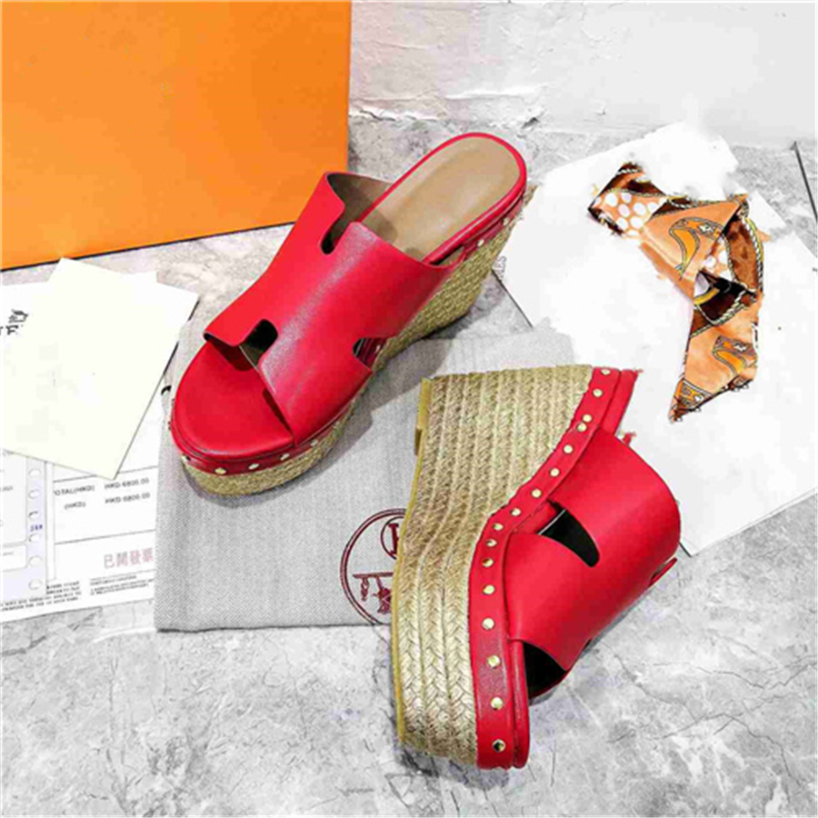 H letter sandals and slippers, imported cowhide noodles, sheepskin lining, golden straw woven slope heel 11cm water table 4cm 34-40H32543, Black
H letter sandals and slippers, imported cowhide noodles, sheepskin lining, golden straw woven slope heel 11cm water table 4cm 34-40H32543, Black