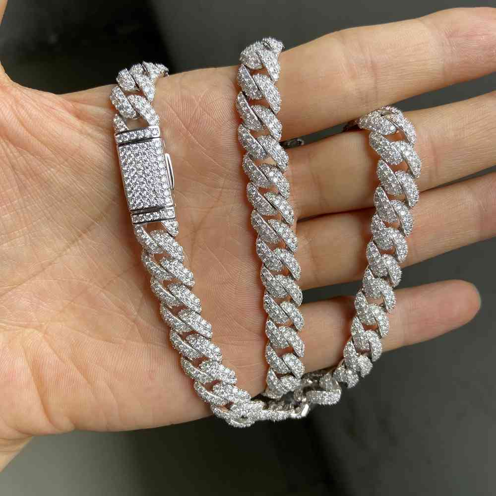Meisidian 24 Inch S925 Silver Iced Out VVS Moissanite Diamond Cuban Link Chain Necklace For Men X0509
Meisidian 24 Inch S925 Silver Iced Out VVS Moissanite Diamond Cuban Link Chain Necklace For Men X0509