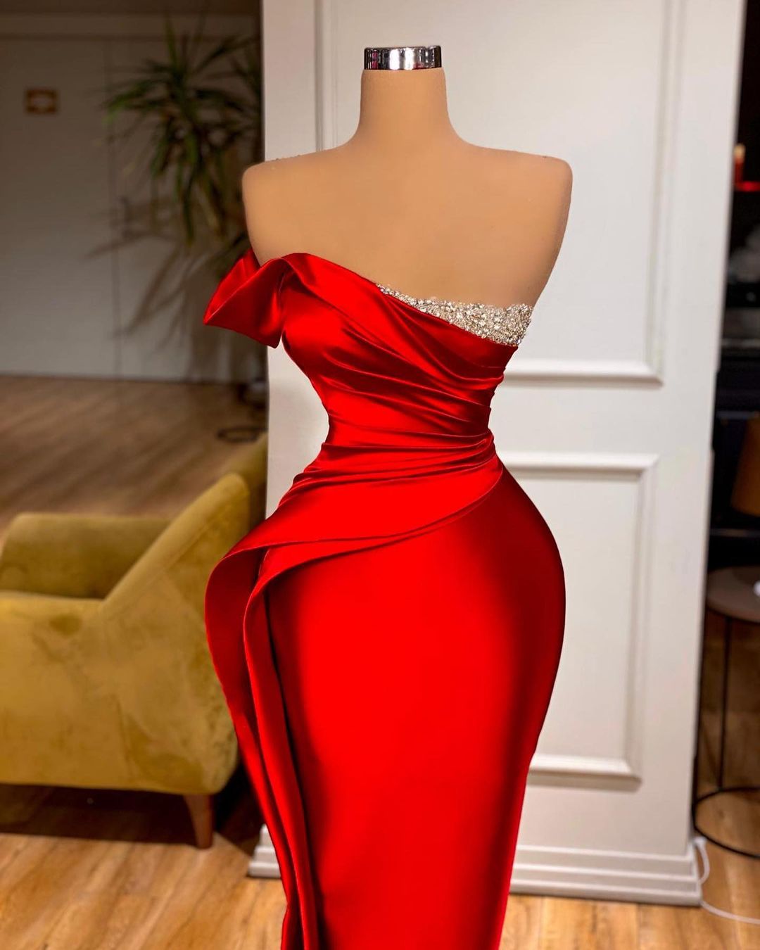 Aso Ebi 2021 Arabic Red Sexy Sheath Evening Dresses Beaded Crystals Prom Dresses Satin Cheap Formal Party Second Reception Gowns ZJ367