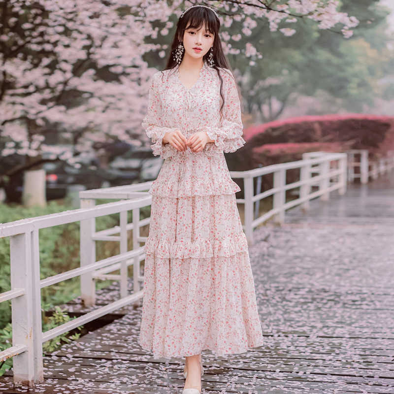 Spring Women Long Fairy Party Dress Vintage Elegant V-Neck Long-Sleeve Floral Print Ruffles Chiffon Maxi Female 210526, Picture color
Spring Women Long Fairy Party Dress Vintage Elegant V-Neck Long-Sleeve Floral Print Ruffles Chiffon Maxi Female 210526, Picture color