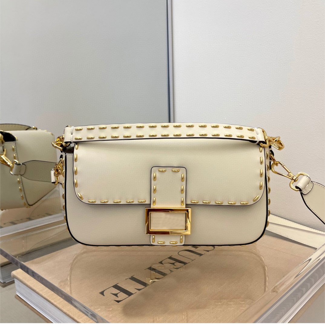 Newest Women Rivet Baguette Messenger Bag Classic Hardware Logo Shoulder Handbag Purse Detachable Handle High Quality Solid Color Wallets, Box
Newest Women Rivet Baguette Messenger Bag Classic Hardware Logo Shoulder Handbag Purse Detachable Handle High Quality Solid Color Wallets, Box