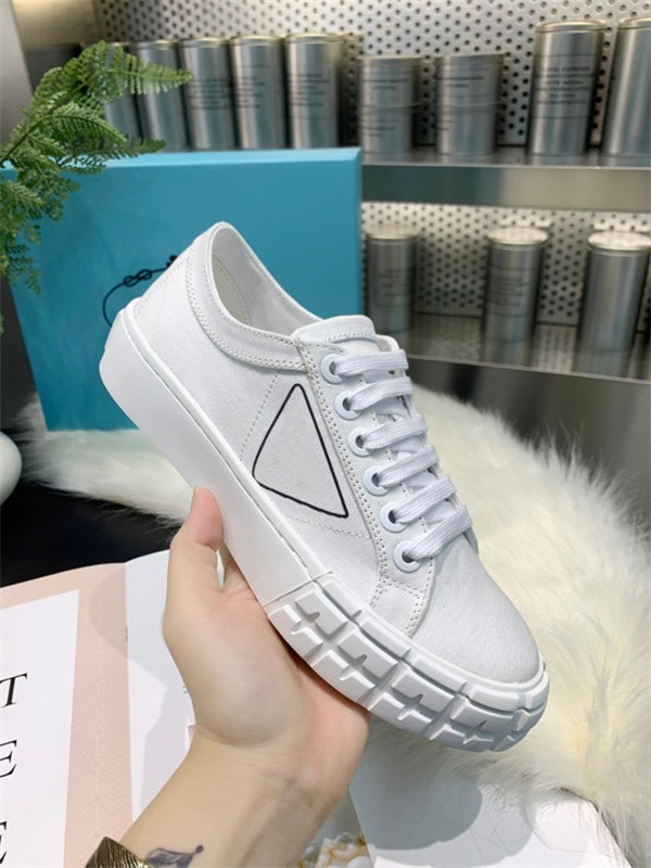 Designer Mens womens luxury casual mules loafers slip on leather velvet flats shoes embroidery horsebit buckle men girls fashion size35-40, Choose the color
Designer Mens womens luxury casual mules loafers slip on leather velvet flats shoes embroidery horsebit buckle men girls fashion size35-40, Choose the color