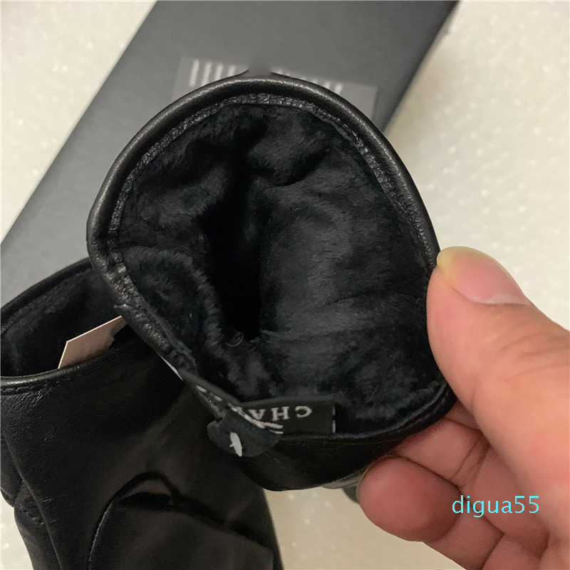 fashion winter leather gloves and wool touch screen rabbit fur cold resistant warm sheepskin fingers
fashion winter leather gloves and wool touch screen rabbit fur cold resistant warm sheepskin fingers