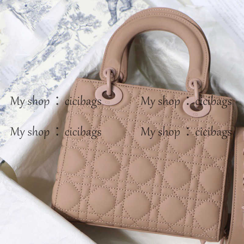 Fashion Luxurys Designers Crossbody Bags 2021 Lady Brand Genuine High Quality Flap Messenger Clutch Shoulder Handbags Purses, Grey
Fashion Luxurys Designers Crossbody Bags 2021 Lady Brand Genuine High Quality Flap Messenger Clutch Shoulder Handbags Purses, Grey