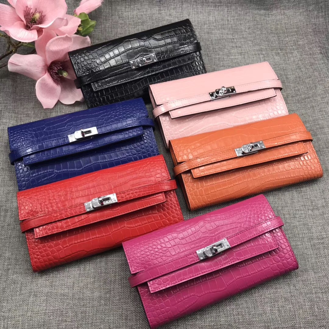 Top quality Alligator Long Wallets Whole Leather Women Card holders Purse Bags fashion Cowskin Genuine leather come with box H361, Red;black
Top quality Alligator Long Wallets Whole Leather Women Card holders Purse Bags fashion Cowskin Genuine leather come with box H361, Red;black