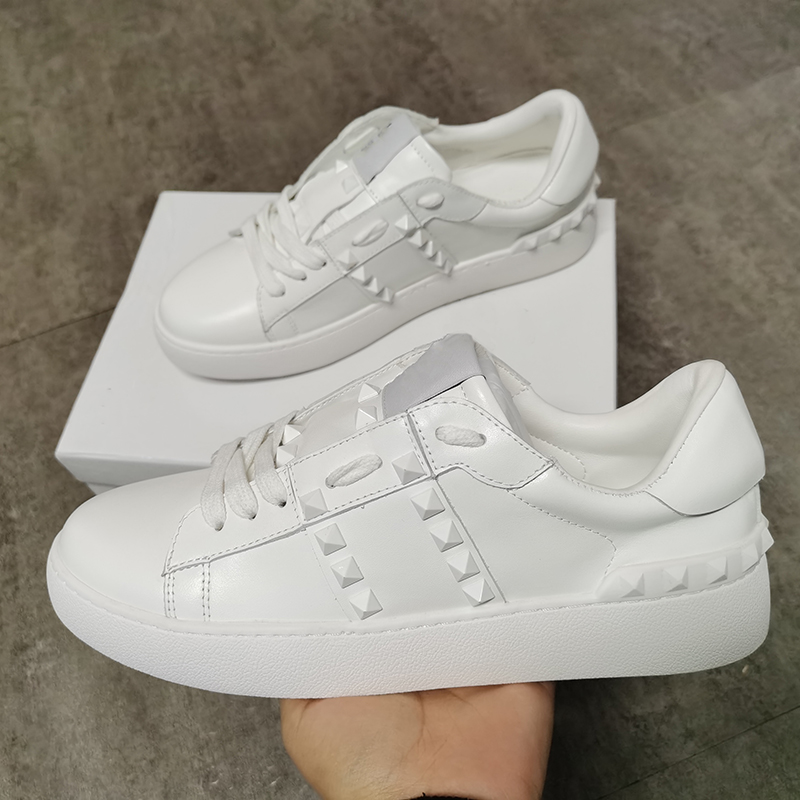 Men Women UNTITLED Open Sneakers Calfskin Leather Rochstuds Shoes White Platinum-finish Studs Trainers Lace-up Shoes High Quality with box, Black
Men Women UNTITLED Open Sneakers Calfskin Leather Rochstuds Shoes White Platinum-finish Studs Trainers Lace-up Shoes High Quality with box, Black