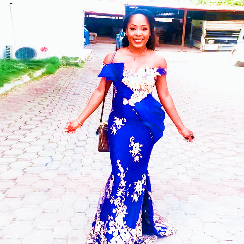 Elegant African Royal Blue Mermaid Prom Dresses Appliques Golden Lace Off Shoulder Long Formal Evening Gowns Ruched Peplum Sexy Party Dress