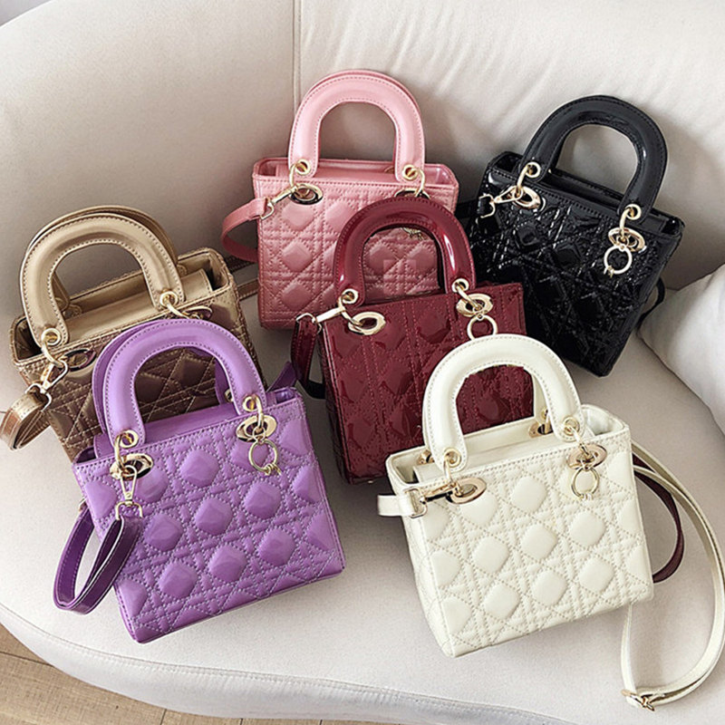 Luxurys Evaning Shoulder Diana Bag High-end Designer Handbag Totes High Quality PU Diagonal Cross Crossbody Messager Bags Outdoor Purse Gift
Luxurys Evaning Shoulder Diana Bag High-end Designer Handbag Totes High Quality PU Diagonal Cross Crossbody Messager Bags Outdoor Purse Gift