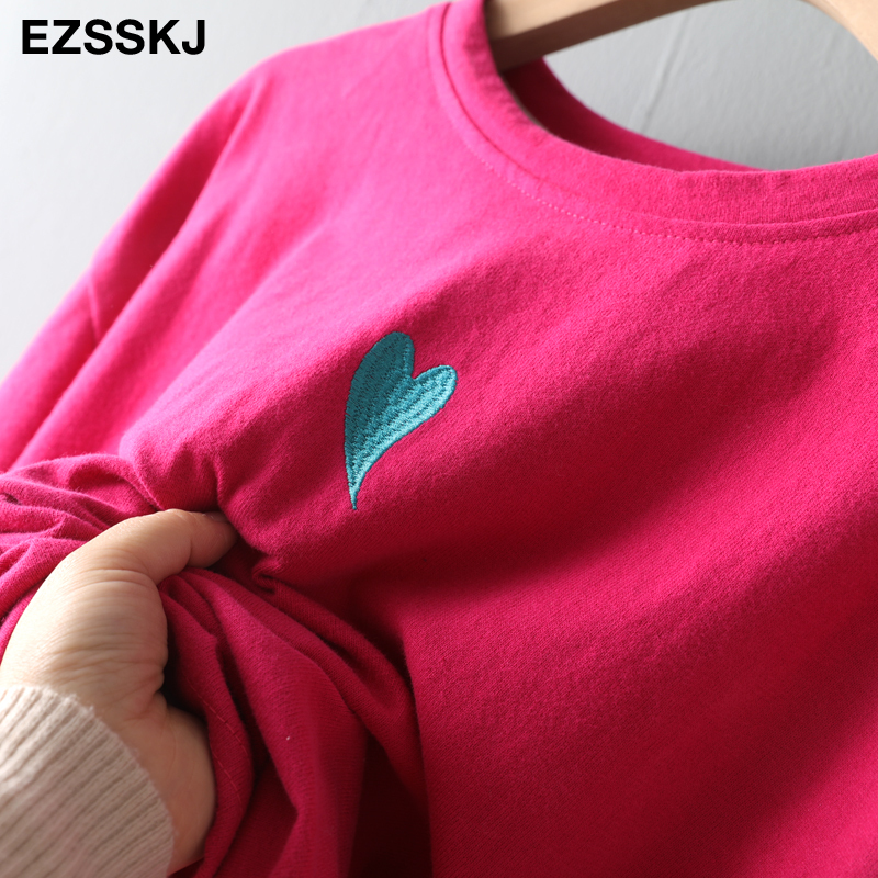 spring summer Women basic heart embroidery T-shirt Casual Loose short sleeve bottom candy color cotton T-shirt Female Tops 210302