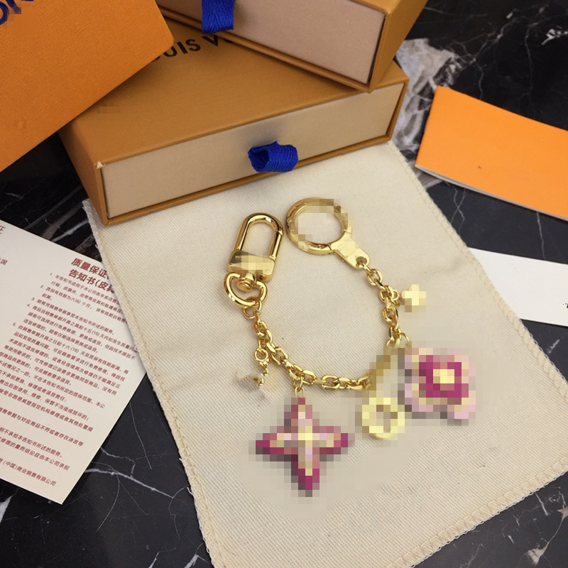 2021 Exquisite four-leaf flower letter luxury keychain multi pendant bag charm fashion key chain LV25
2021 Exquisite four-leaf flower letter luxury keychain multi pendant bag charm fashion key chain LV25