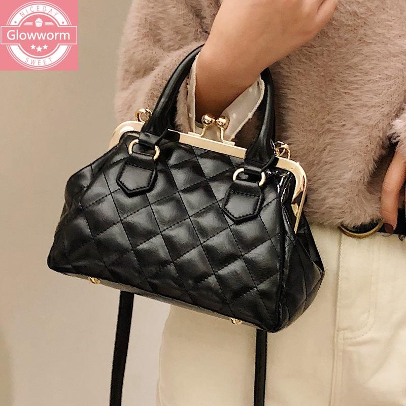 Vintage Lingge Clip Shell Women Handbags Designer Shoulder Bags Luxury Pu Leather Lady Crossbody Bag Female Small Purses 2021, Black
Vintage Lingge Clip Shell Women Handbags Designer Shoulder Bags Luxury Pu Leather Lady Crossbody Bag Female Small Purses 2021, Black