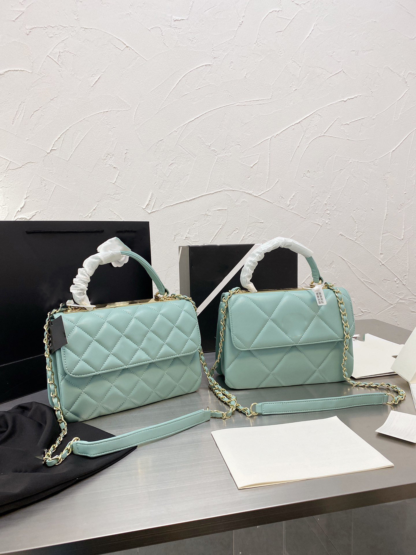 Diamond Lattice Chain Messenger Bag Small Fragrance Retro Business Casual Handbag Lady Style Dinner Designer Bags Satchels
Diamond Lattice Chain Messenger Bag Small Fragrance Retro Business Casual Handbag Lady Style Dinner Designer Bags Satchels