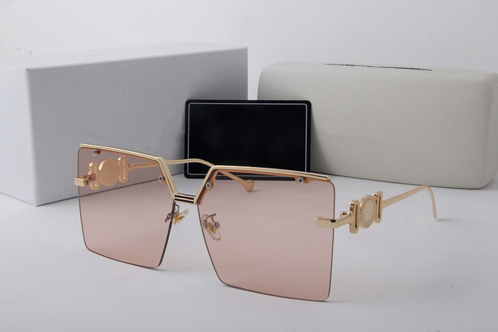 2022 Summer Top quality famous woman sunglasses oversized flat top ladies sun glasses chain women square frames fashion designer with packaging boxes
2022 Summer Top quality famous woman sunglasses oversized flat top ladies sun glasses chain women square frames fashion designer with packaging boxes