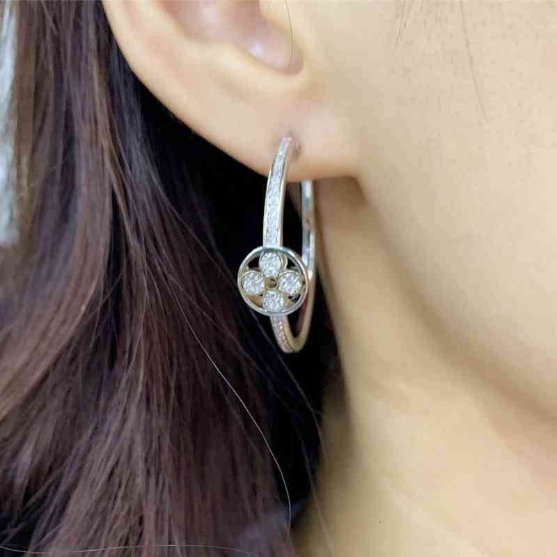 Earring Women Luxury Clover Hoop Earrings Elegant Korean Fashion Jewelry Party Girls Zircon Accessories Circle Earring Zk30
Earring Women Luxury Clover Hoop Earrings Elegant Korean Fashion Jewelry Party Girls Zircon Accessories Circle Earring Zk30