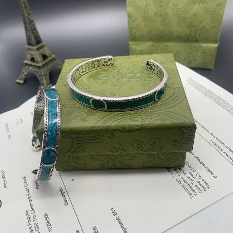 Hard Bracelet Couples Unisex Silver Double Sided Carving Designer Blue Luxury Mens Fashion Bracelets Women Hommes Bracelet D21100704HL
Hard Bracelet Couples Unisex Silver Double Sided Carving Designer Blue Luxury Mens Fashion Bracelets Women Hommes Bracelet D21100704HL