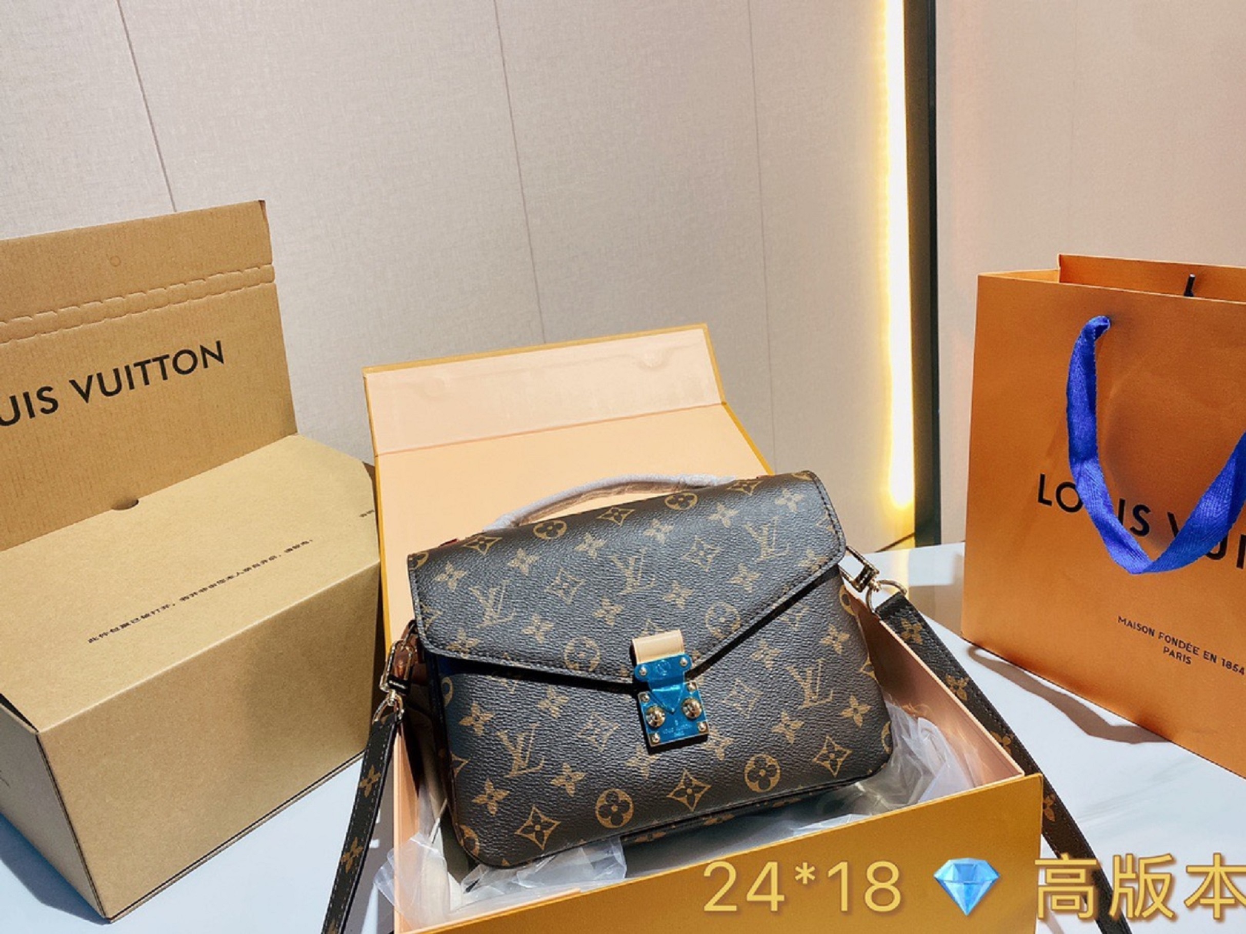 GGLVLouis
VittonYSL
VUTTON 1-4 Womens messenger bag Fashion luxurys designers bags men bag Lady purse handbags crossbody bag 1997, Customize
GGLVLouis
VittonYSL
VUTTON 1-4 Womens messenger bag Fashion luxurys designers bags men bag Lady purse handbags crossbody bag 1997, Customize