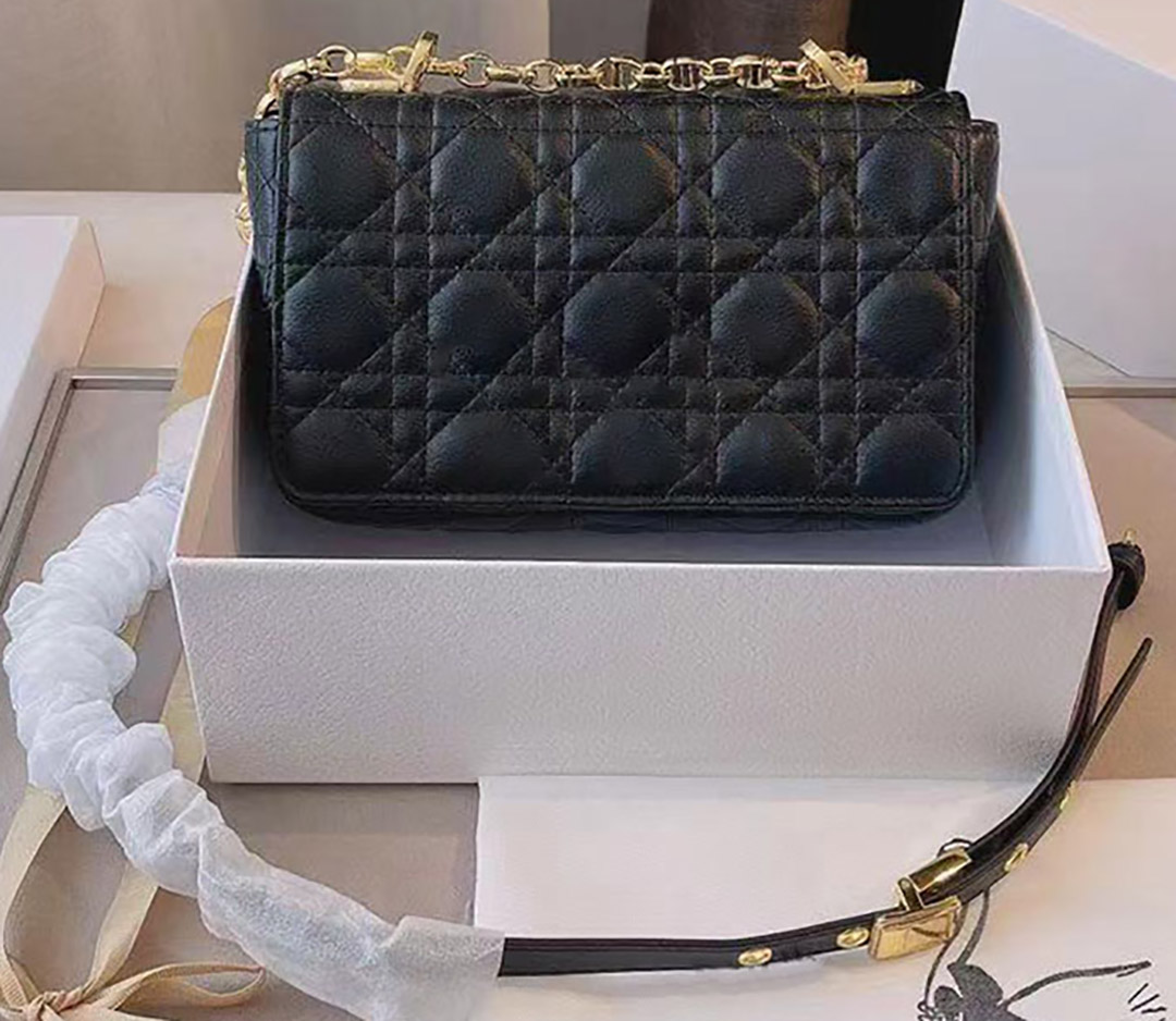 Classic Newest 2021 Shoulder Bag wallet Women Leather Handbags Womens crossbody VINTAGE Clutch Tote Messenger Bags with box, Extra postage
Classic Newest 2021 Shoulder Bag wallet Women Leather Handbags Womens crossbody VINTAGE Clutch Tote Messenger Bags with box, Extra postage