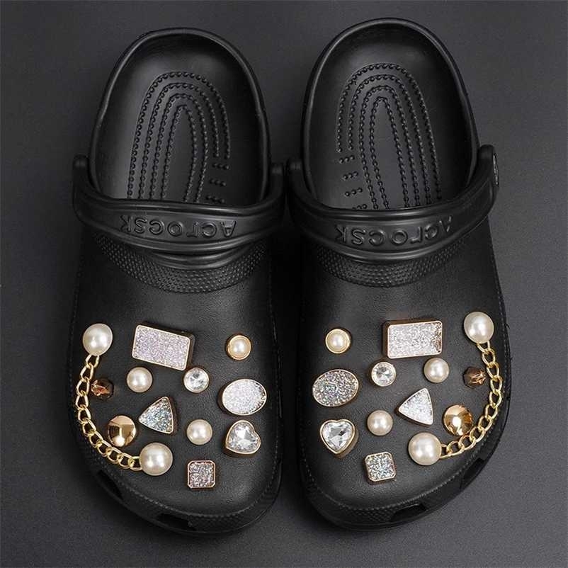 1 Set Cute Croc Charms Brand Designer Shoes JIBZ Bling Accessories Fashion Metal Buckle Shoe Decorations 220110
1 Set Cute Croc Charms Brand Designer Shoes JIBZ Bling Accessories Fashion Metal Buckle Shoe Decorations 220110