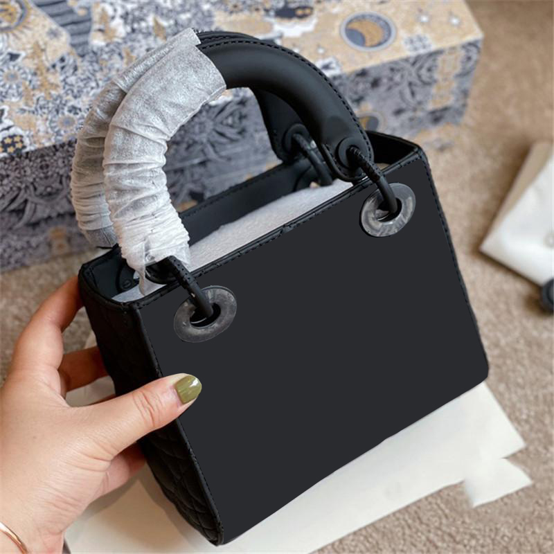 Shoulder Bag Women Luxurys Designers 2022 Fashion tote Pochette Crossbody Bags Designer Womens Handbags Purses Messager Bags Wallet Nubuck leather, Box
Shoulder Bag Women Luxurys Designers 2022 Fashion tote Pochette Crossbody Bags Designer Womens Handbags Purses Messager Bags Wallet Nubuck leather, Box