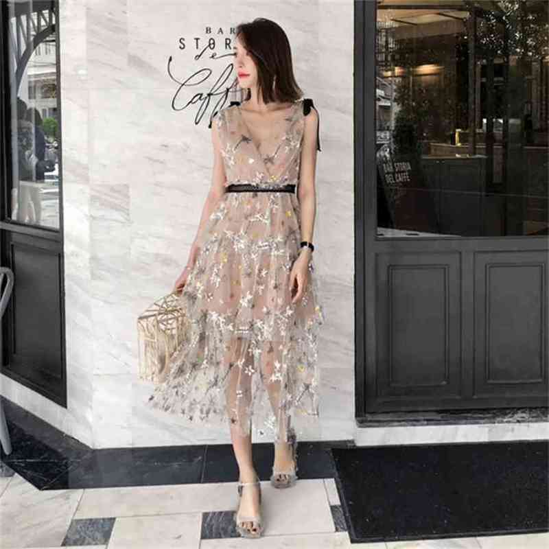 High-end V-neck Sleeveless Sequined Floral Embroidery Mesh Pleated Maxi Dress Summer Desinger Self Portrait 210603, Picture color
High-end V-neck Sleeveless Sequined Floral Embroidery Mesh Pleated Maxi Dress Summer Desinger Self Portrait 210603, Picture color