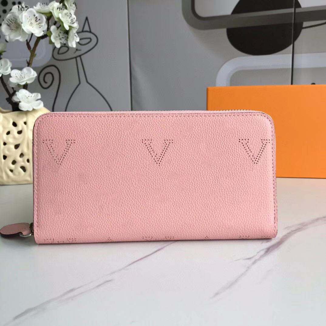 Designer Wallets Purses Double V Wallet Women Long Wallets Fold Card Holder Passport Holder Folded Purse Photo Pouch with dust bag and box, Red;black
Designer Wallets Purses Double V Wallet Women Long Wallets Fold Card Holder Passport Holder Folded Purse Photo Pouch with dust bag and box, Red;black