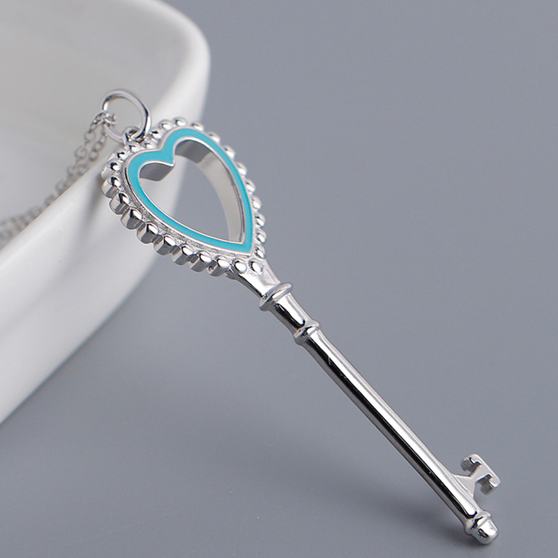 1:1 Classic Silver S925 Heart-Shaped Key Blue Enamel Pendant Necklace Jewelry,Authentic Ladies T Holiday Gifts High Quality Q0531
1:1 Classic Silver S925 Heart-Shaped Key Blue Enamel Pendant Necklace Jewelry,Authentic Ladies T Holiday Gifts High Quality Q0531