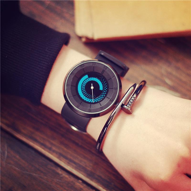 Wristwatches Turntable Unique Dial Creative Quartz Watch Fashion Casual Men Women Silicone Gifts Concept Design Unisex Watches, White
Wristwatches Turntable Unique Dial Creative Quartz Watch Fashion Casual Men Women Silicone Gifts Concept Design Unisex Watches, White