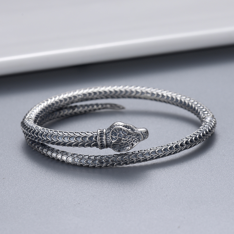 New Arrival Snake Bangle with Stamp Women Girl Animal Snake Letter Bracelet for Gift Party Fashion Jewelry Accessories, Black
New Arrival Snake Bangle with Stamp Women Girl Animal Snake Letter Bracelet for Gift Party Fashion Jewelry Accessories, Black