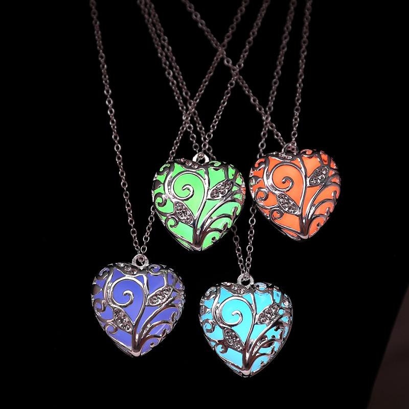 Charm Glow In The Dark Heart Necklace For Women Locket Glowing Luminous Metal Pendant Choker Kids Men Fashion Jewelry Gifts
Charm Glow In The Dark Heart Necklace For Women Locket Glowing Luminous Metal Pendant Choker Kids Men Fashion Jewelry Gifts