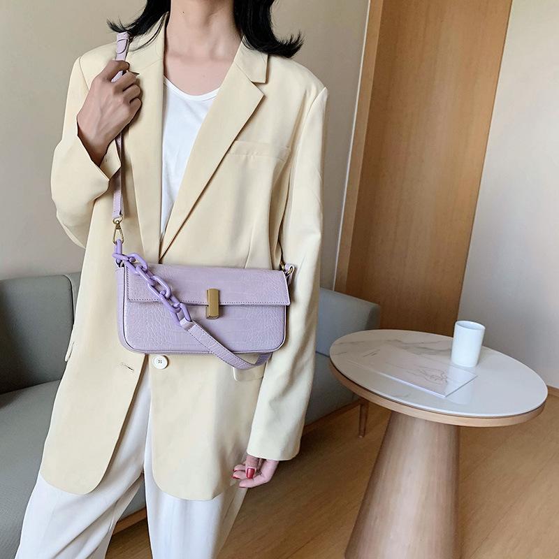 2021 new ladies messenger bag Korean fashion casual simple solid color chain lock large capacity women's underarm bag, Purple
2021 new ladies messenger bag Korean fashion casual simple solid color chain lock large capacity women's underarm bag, Purple