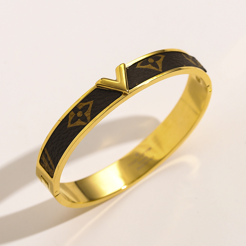 18style 18K Gold Plated Stainless Steel Charm Bracelet Link Titanium Bangle Luxury Brand Designer Letters Leather Men Women Metal Jewelry Accessories Gift
18style 18K Gold Plated Stainless Steel Charm Bracelet Link Titanium Bangle Luxury Brand Designer Letters Leather Men Women Metal Jewelry Accessories Gift