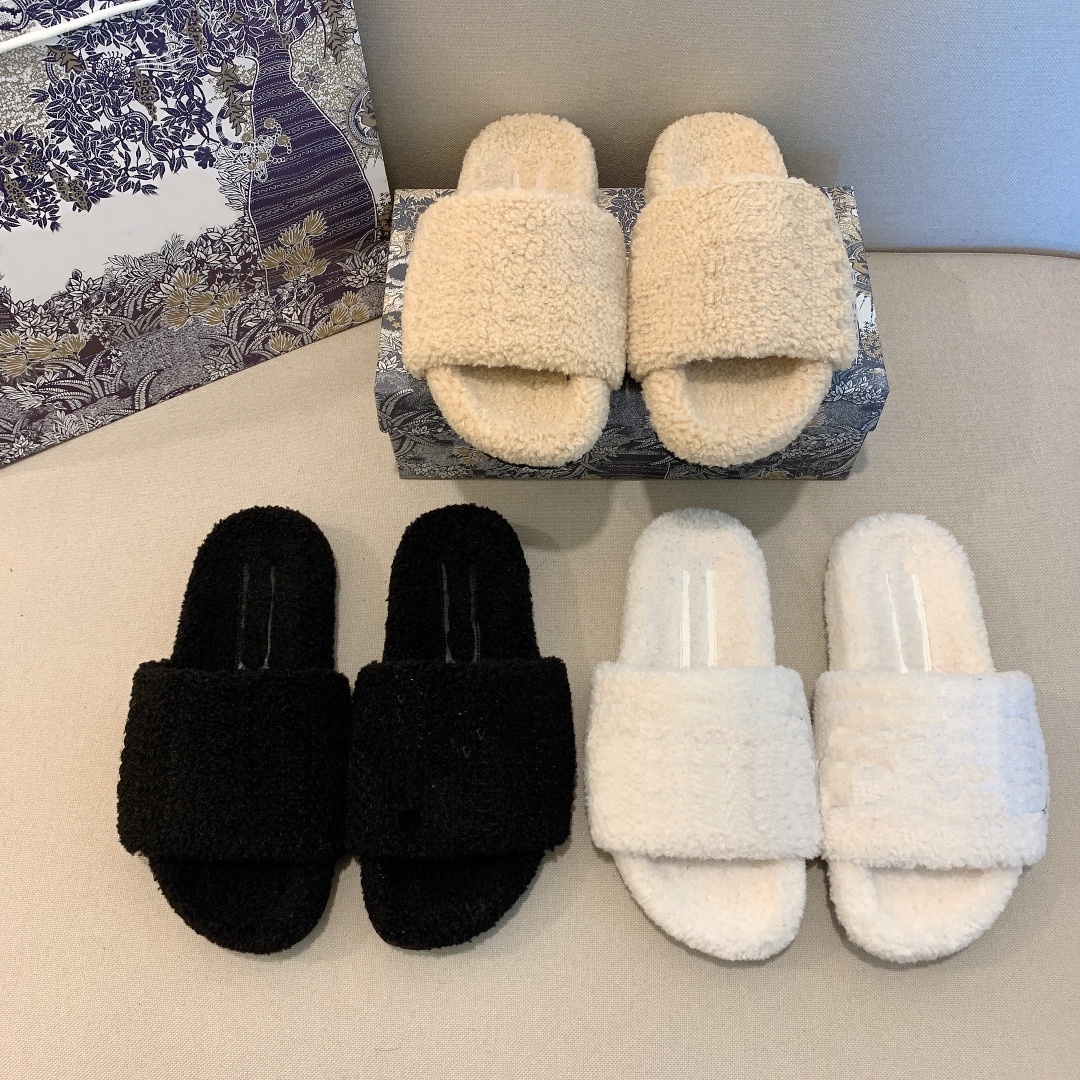 Fashion women wool sandals selling Slippers Woman Slipper Shoes Autumn Winter slides Sandal Size 35-40, Black 
Fashion women wool sandals selling Slippers Woman Slipper Shoes Autumn Winter slides Sandal Size 35-40, Black