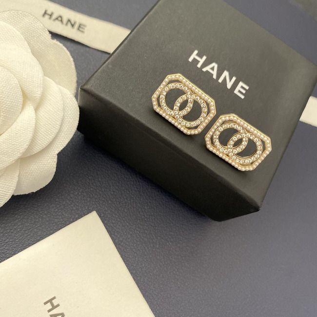 2121 personality small fragrance classic Earrings fragrant granny inlaid with diamond pearl earrings versatile Earrings2, Golden
2121 personality small fragrance classic Earrings fragrant granny inlaid with diamond pearl earrings versatile Earrings2, Golden