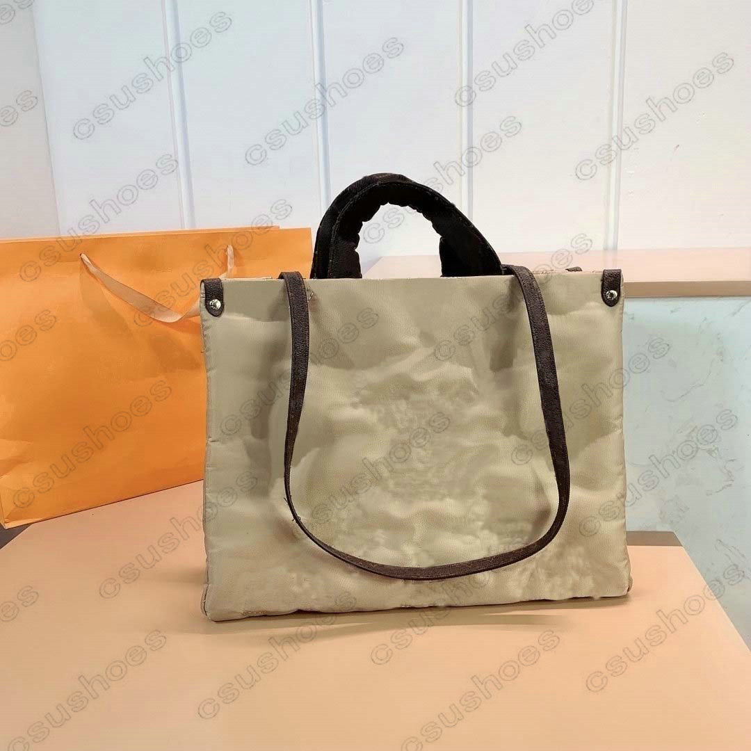 Onthego Space Cotton Bag Architettura tote Roomy Graffiti Italian artist Piero Colorful Cameos Greco-Roman Motifs Womens Luxurys Crossbody Shoulder Bags 35 41CM
Onthego Space Cotton Bag Architettura tote Roomy Graffiti Italian artist Piero Colorful Cameos Greco-Roman Motifs Womens Luxurys Crossbody Shoulder Bags 35 41CM