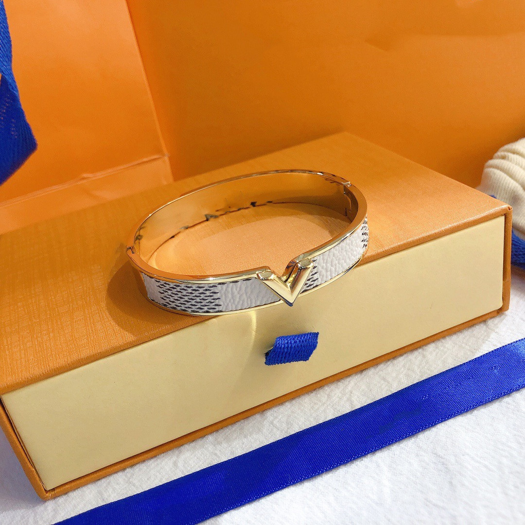 Fashion gold love bracelets pour hommes charm bangle braccialetto pulsera for mens and women wedding lovers gift diamond tennis jewelry
Fashion gold love bracelets pour hommes charm bangle braccialetto pulsera for mens and women wedding lovers gift diamond tennis jewelry
