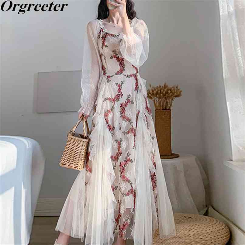 Spring Fall Luxury Retro Floral Embroidered Mesh Dress Women Long Mori Temperament Ruffles Cake Party 210602, Picture color
Spring Fall Luxury Retro Floral Embroidered Mesh Dress Women Long Mori Temperament Ruffles Cake Party 210602, Picture color