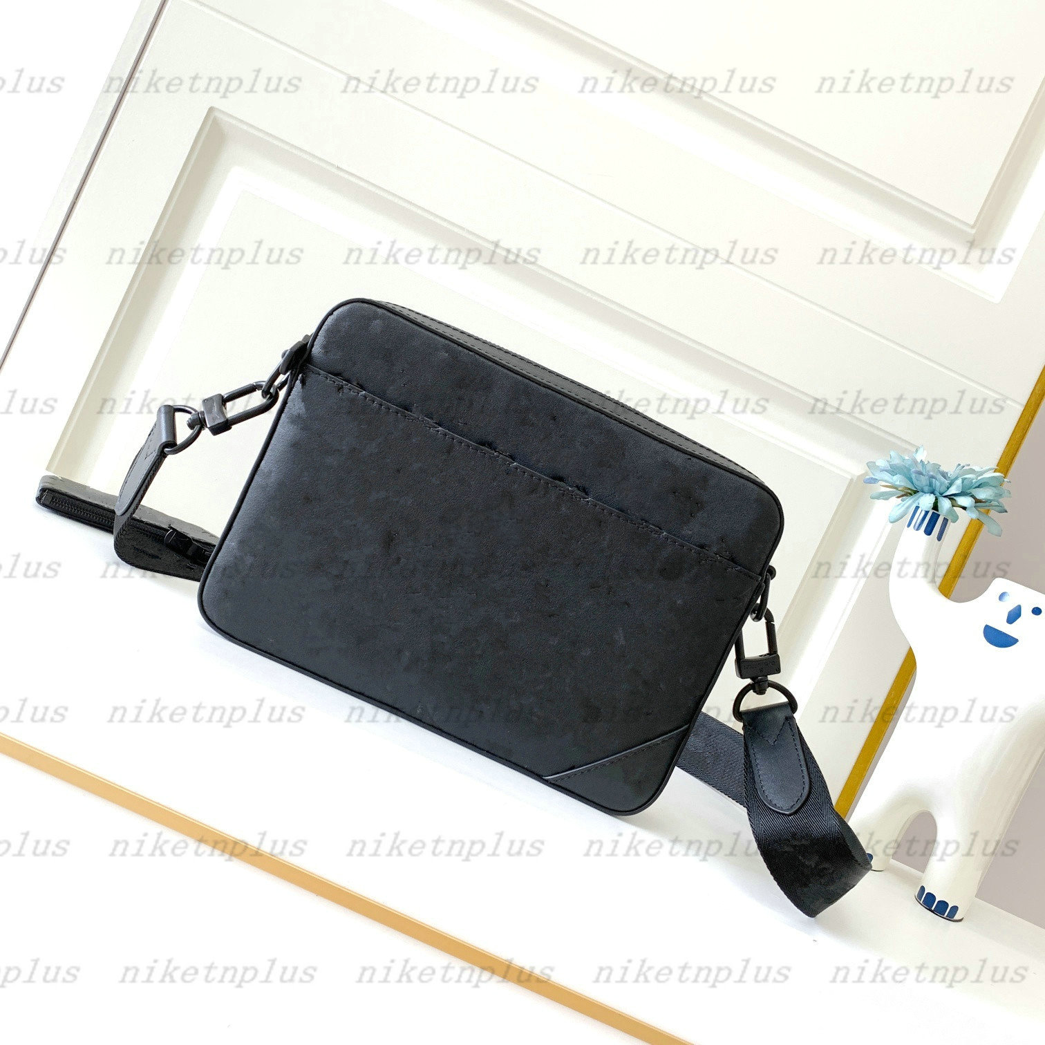DUO MESSENGER Messenger Bags M46104 Mens Designer 2 Sets Crossbody With Removable Coin Purse Signature strap M69827, Dont sell it alone
DUO MESSENGER Messenger Bags M46104 Mens Designer 2 Sets Crossbody With Removable Coin Purse Signature strap M69827, Dont sell it alone